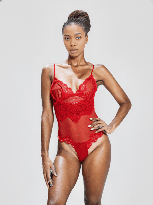 Osez rêver d'un body coquin en dentelle et satin – Image 7