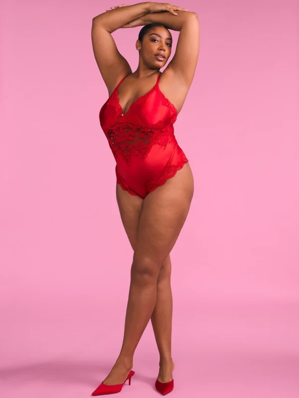 Osez rêver d'un body coquin en dentelle et satin – Image 4